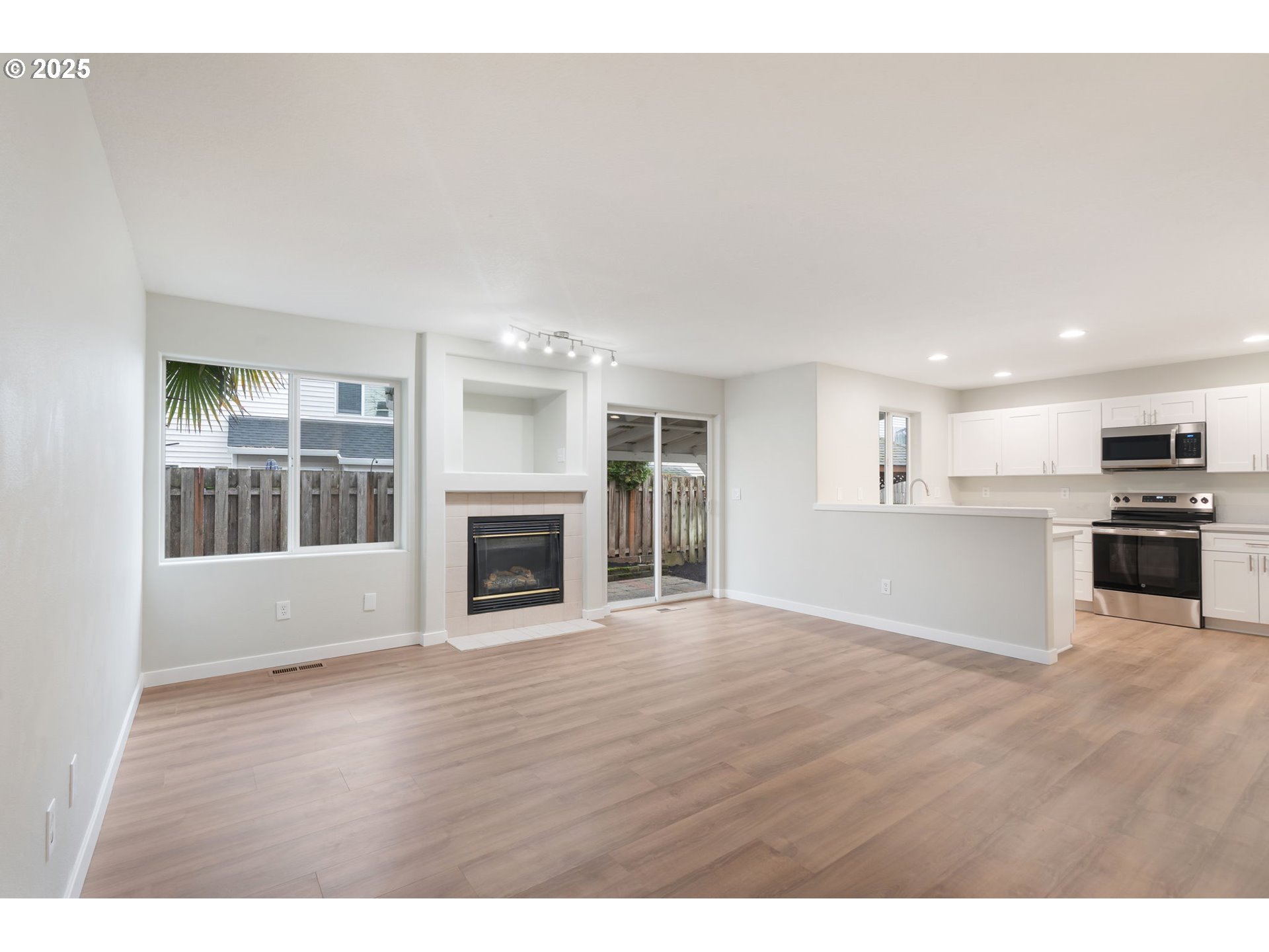 5016 NE CANDLEWOOD PL