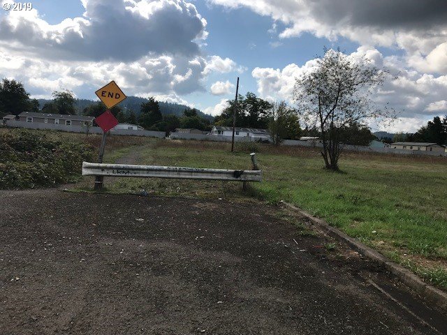 Photo 1 of 2 — WALLIS ST, Eugene, OR 97402