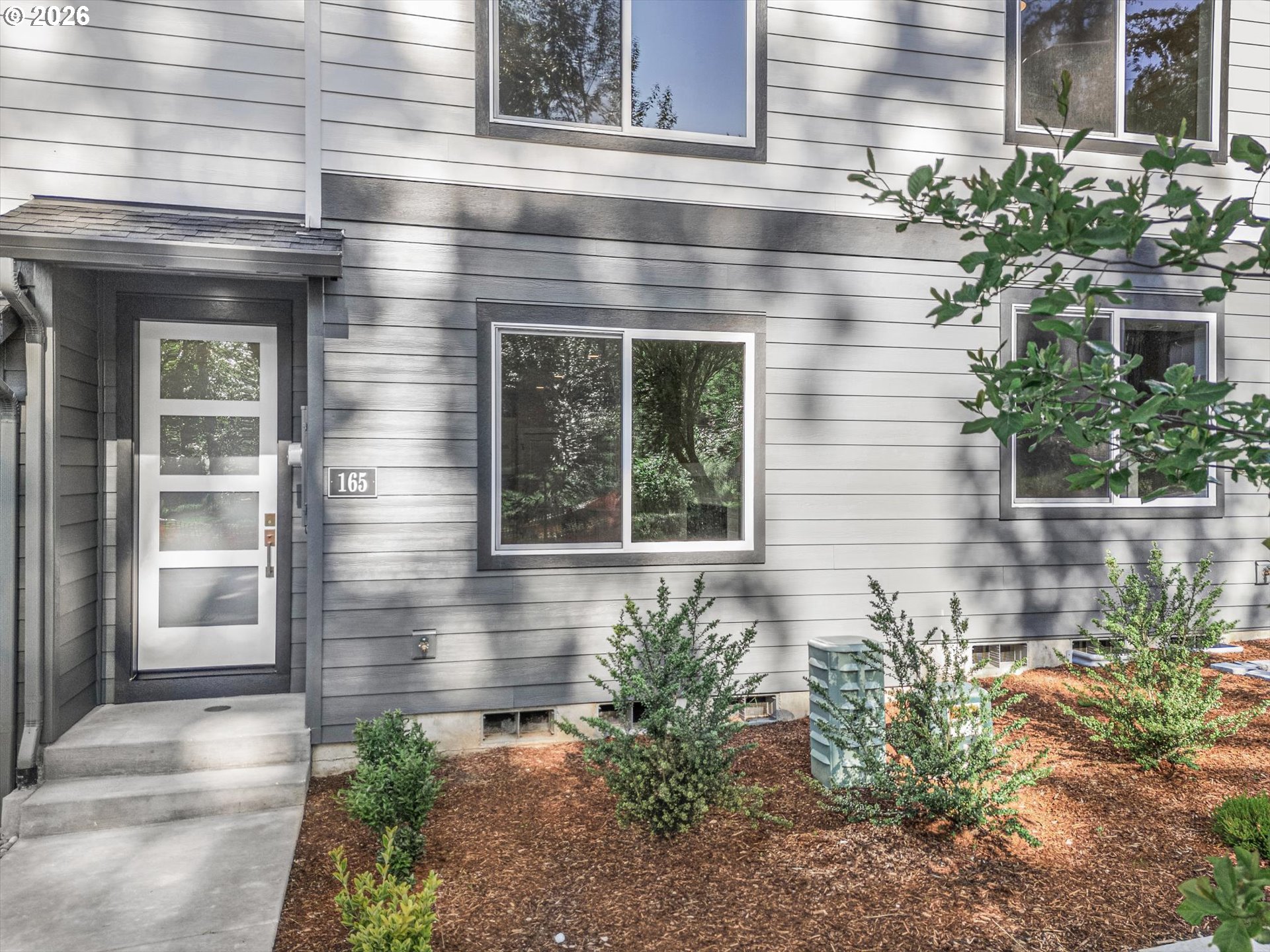 165 NW MAWRCREST AVE
