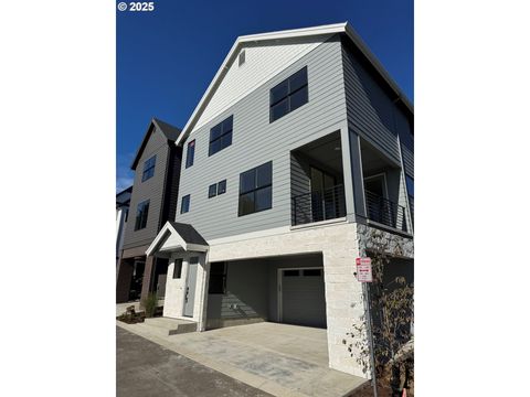 6028 SW 18TH DR Portland OR 97239