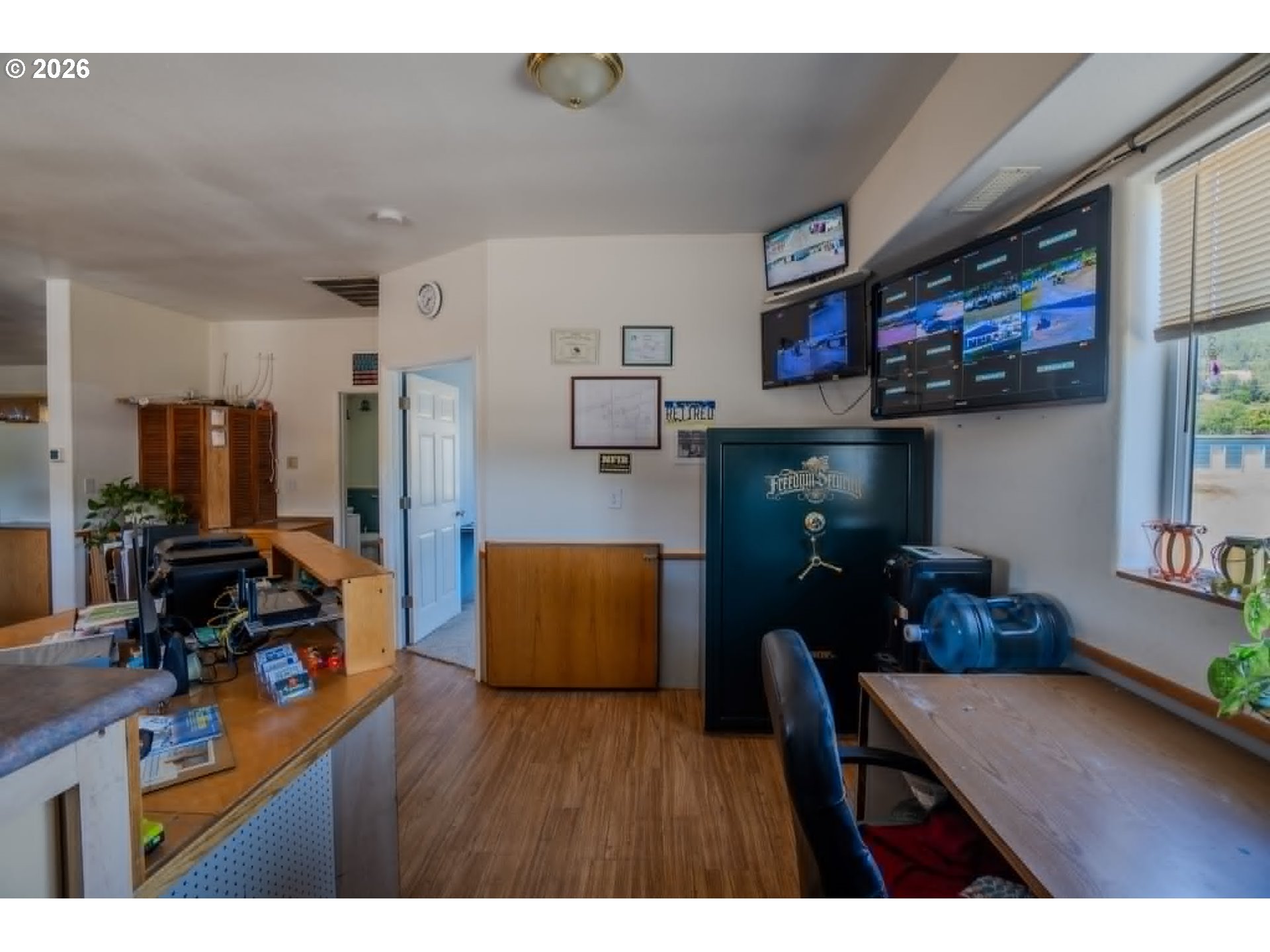 215 LAWSON LN
