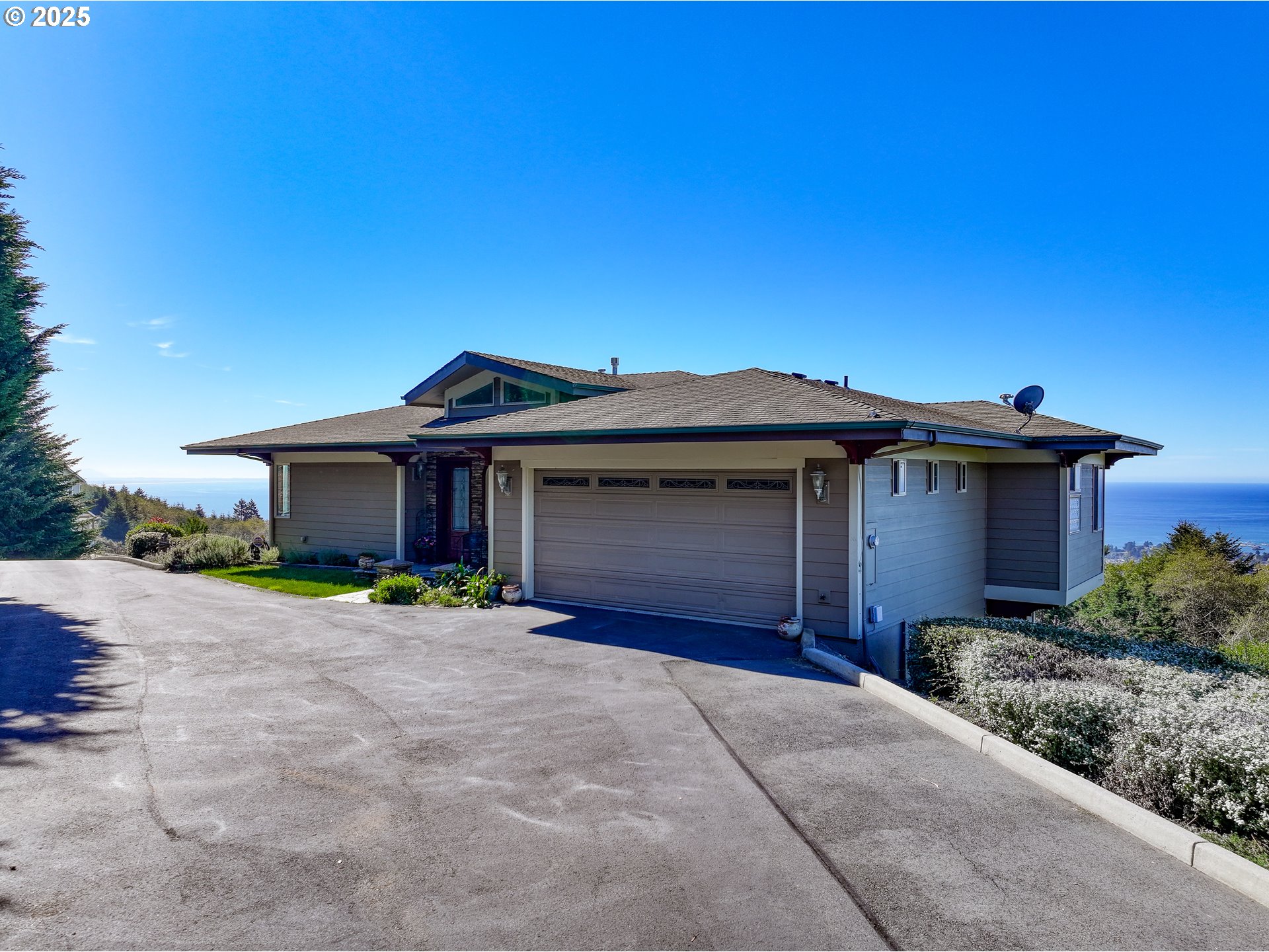From Crescent City to Harris Beach, soak in breathtaking Pacific views – image 39