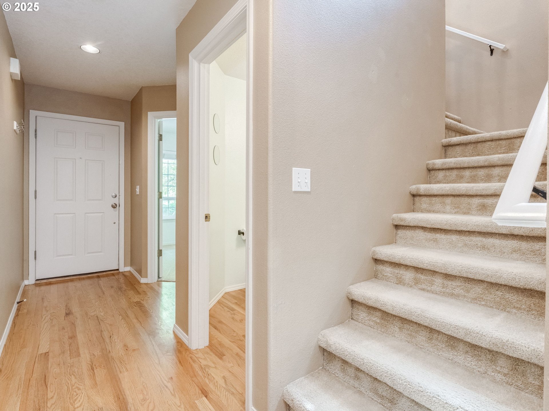 1425 NE GLEN ELLEN DR