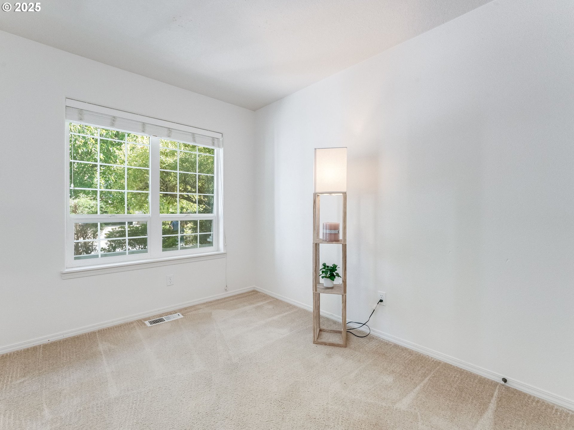 1425 NE GLEN ELLEN DR