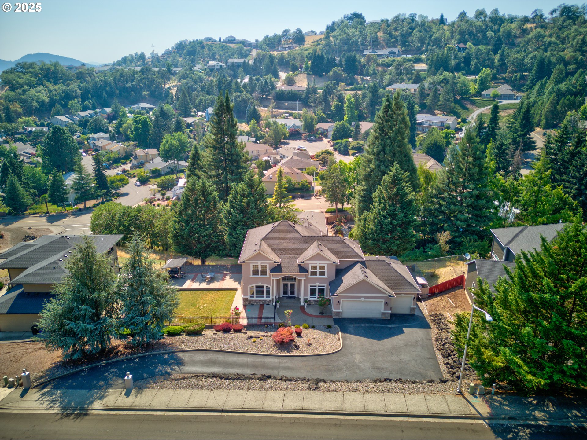 2744 NW DAYSHA DR