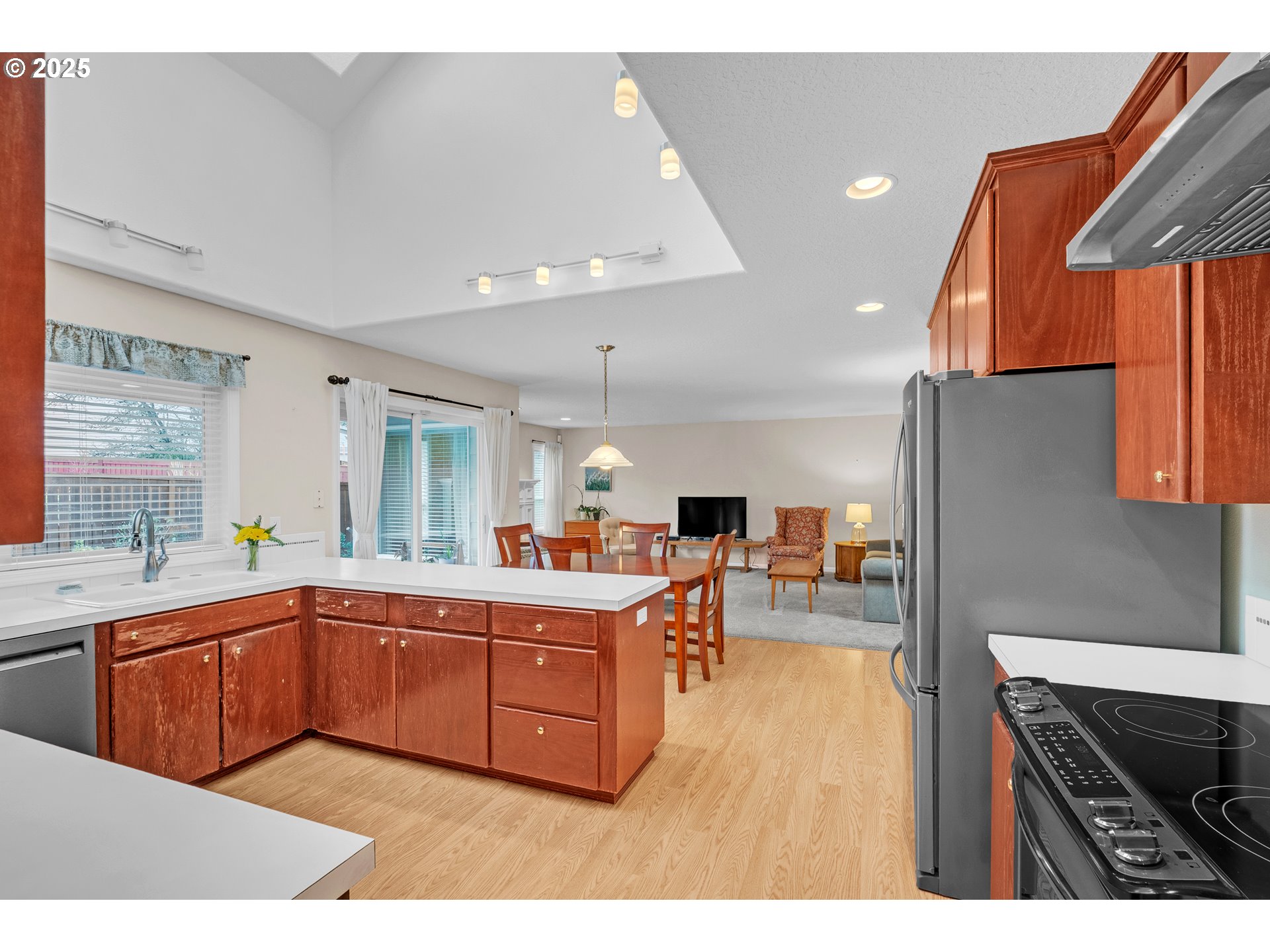 2463 SW PHYLLIS DR SW