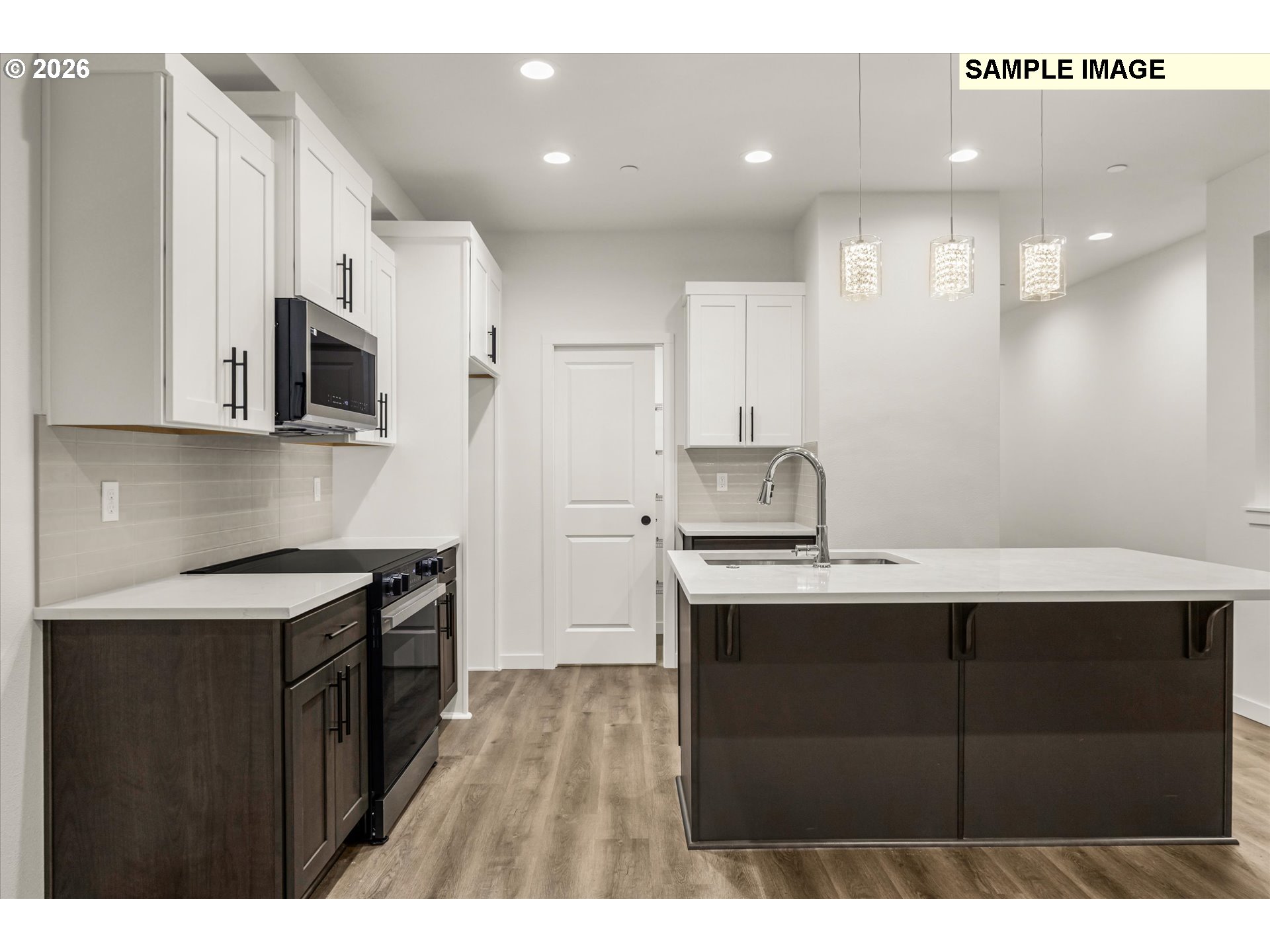 230 NW MAWRCREST AVE