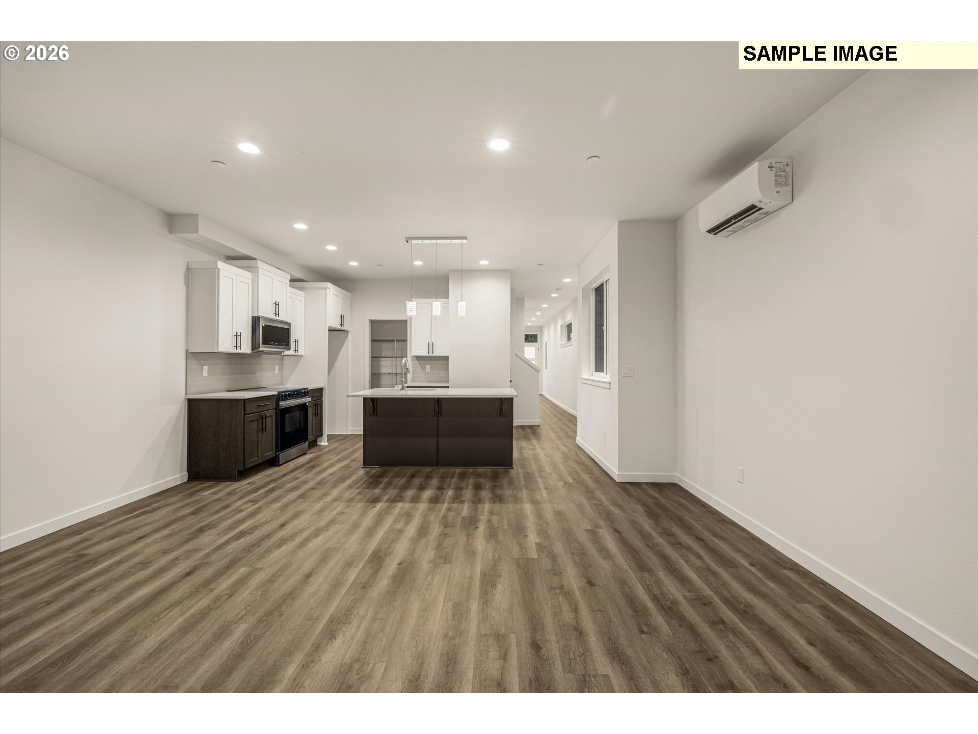 230 NW MAWRCREST AVE