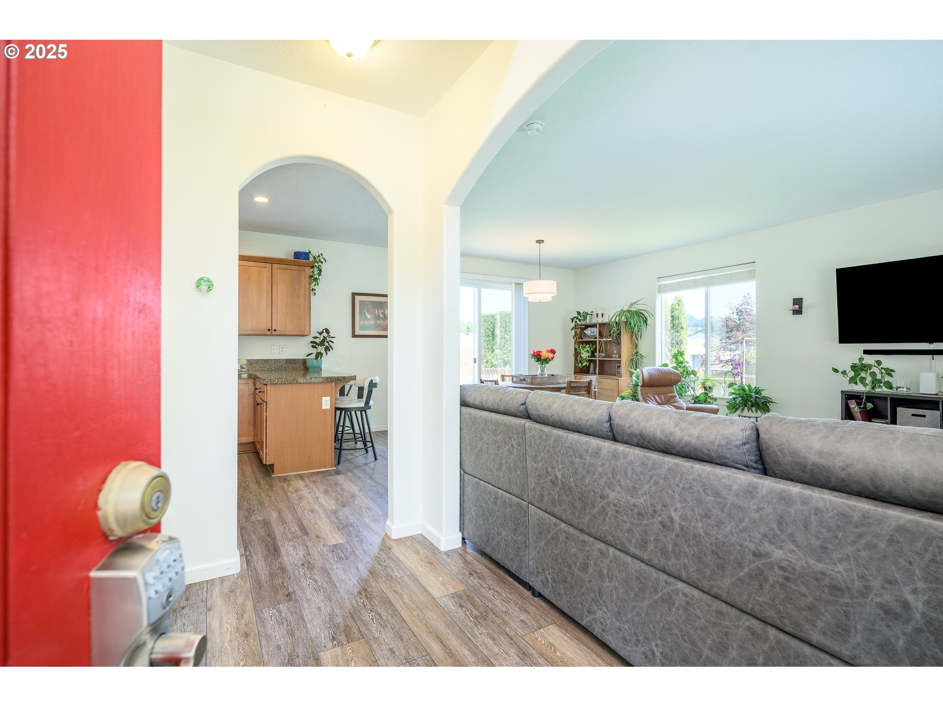 616 E 13TH PL