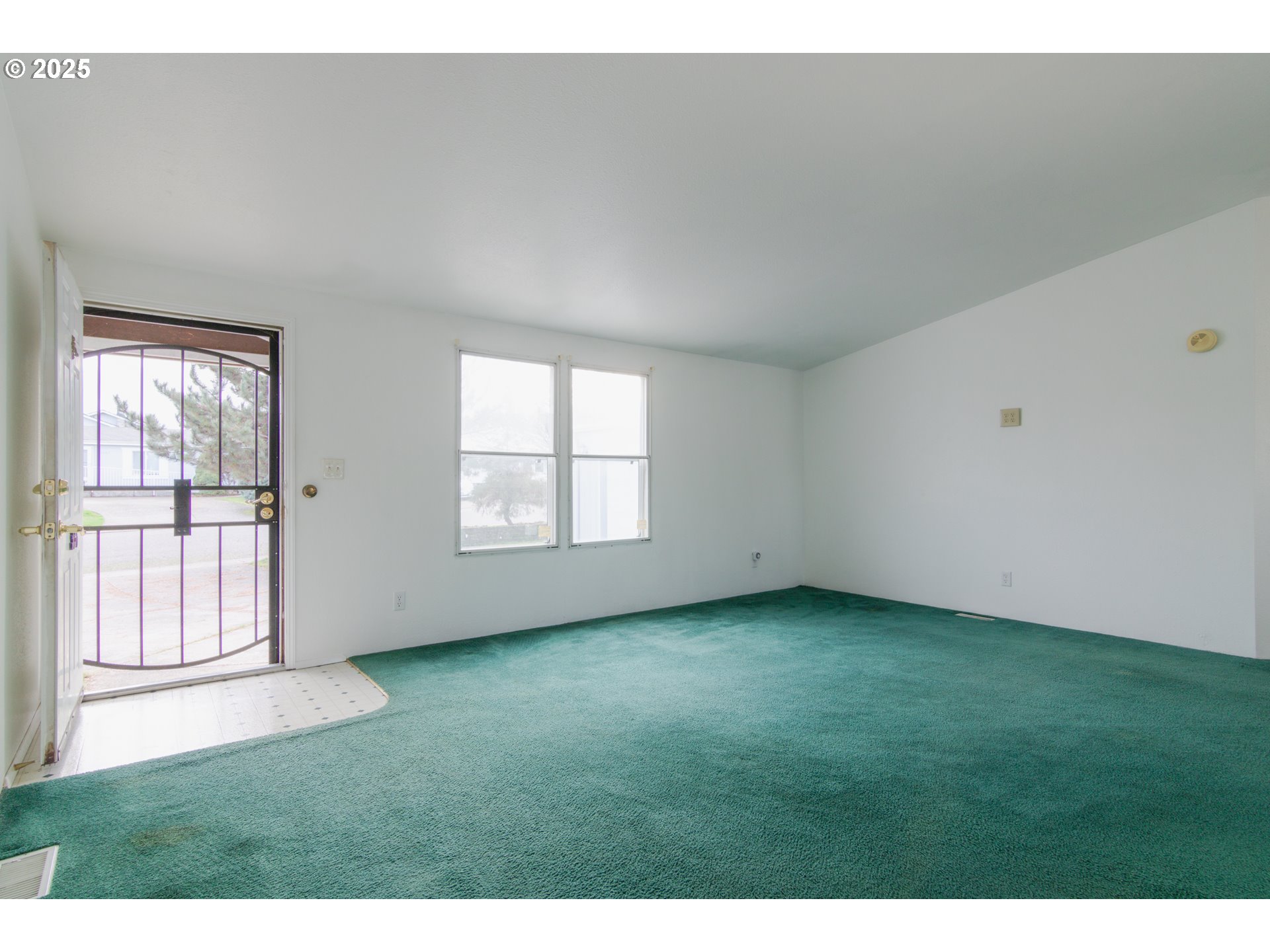 3396 LAKE VANESSA CIR NW