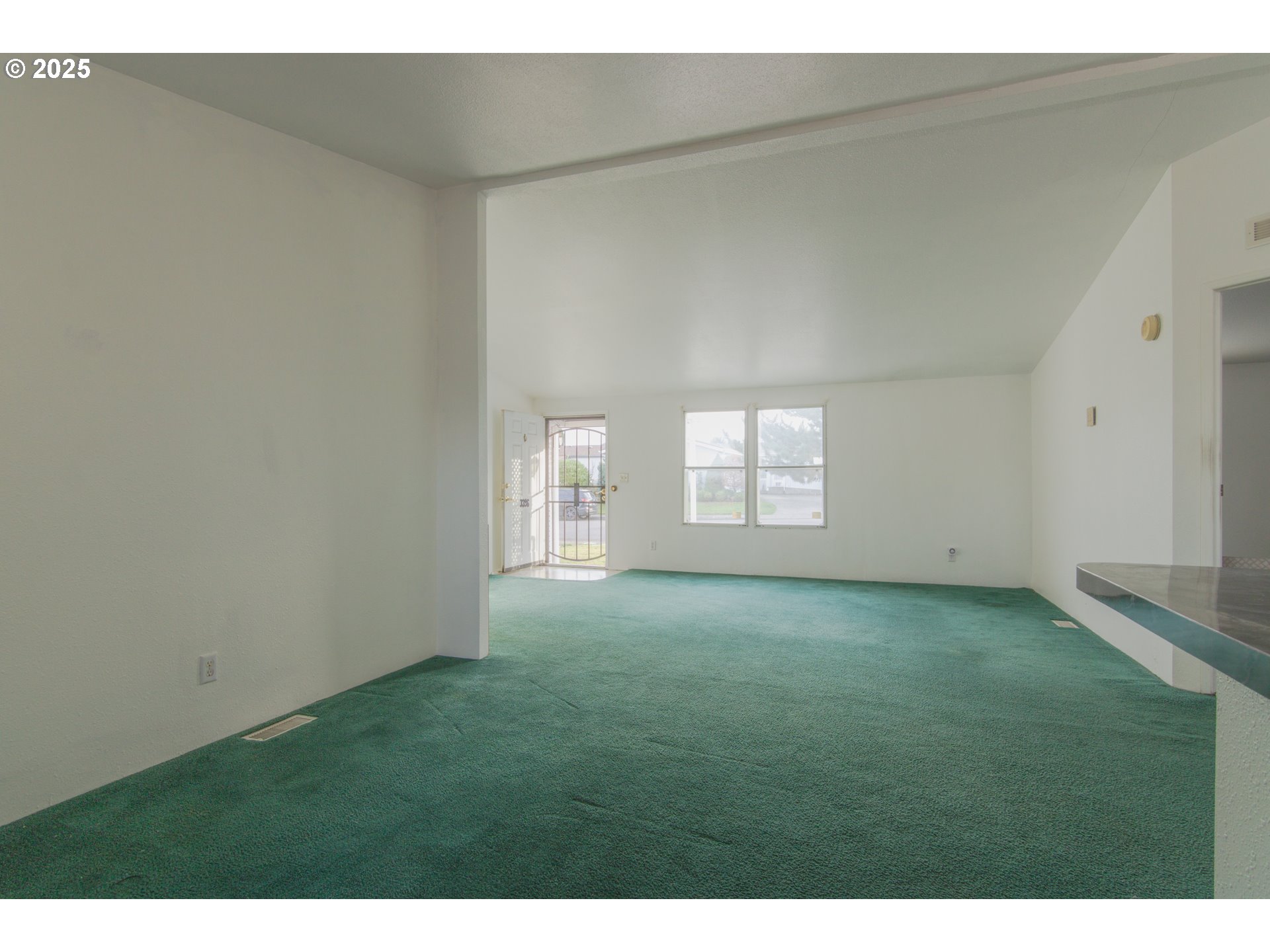 3396 LAKE VANESSA CIR NW