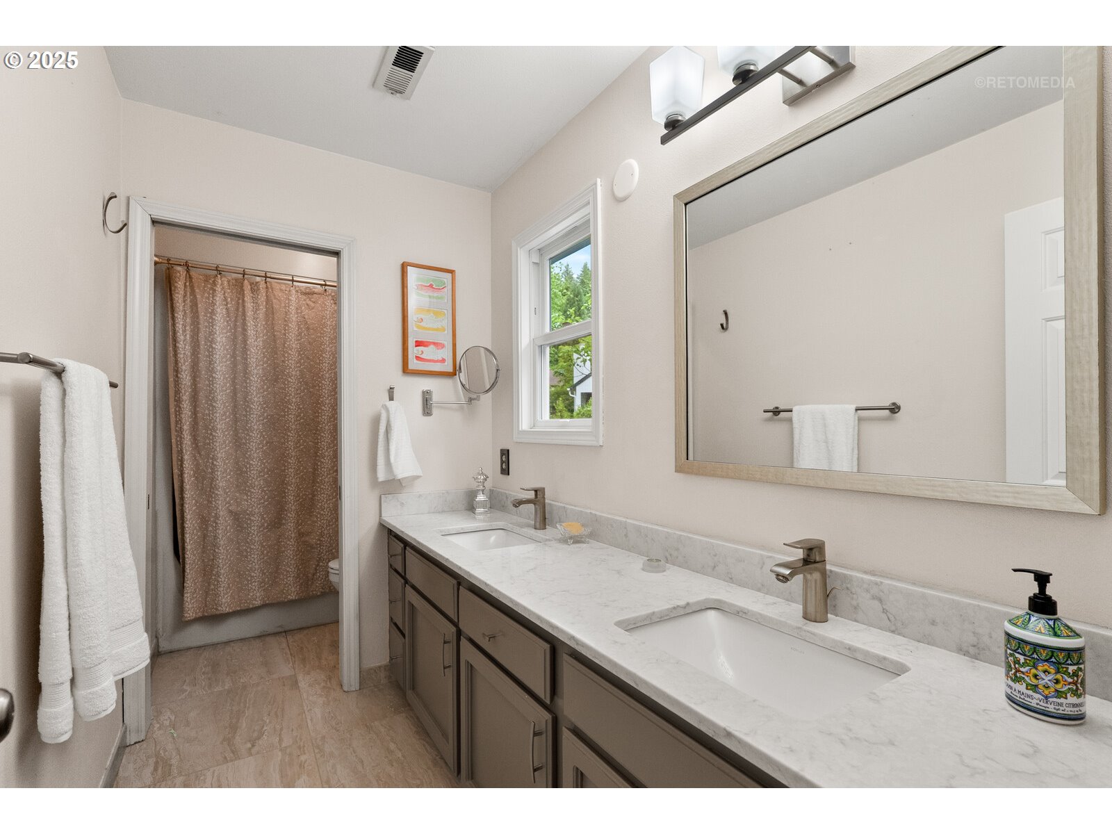 Portland, Oregon 97219, United States, 5 Bedrooms Bedrooms, ,3 BathroomsBathrooms,Residential,Active,131967