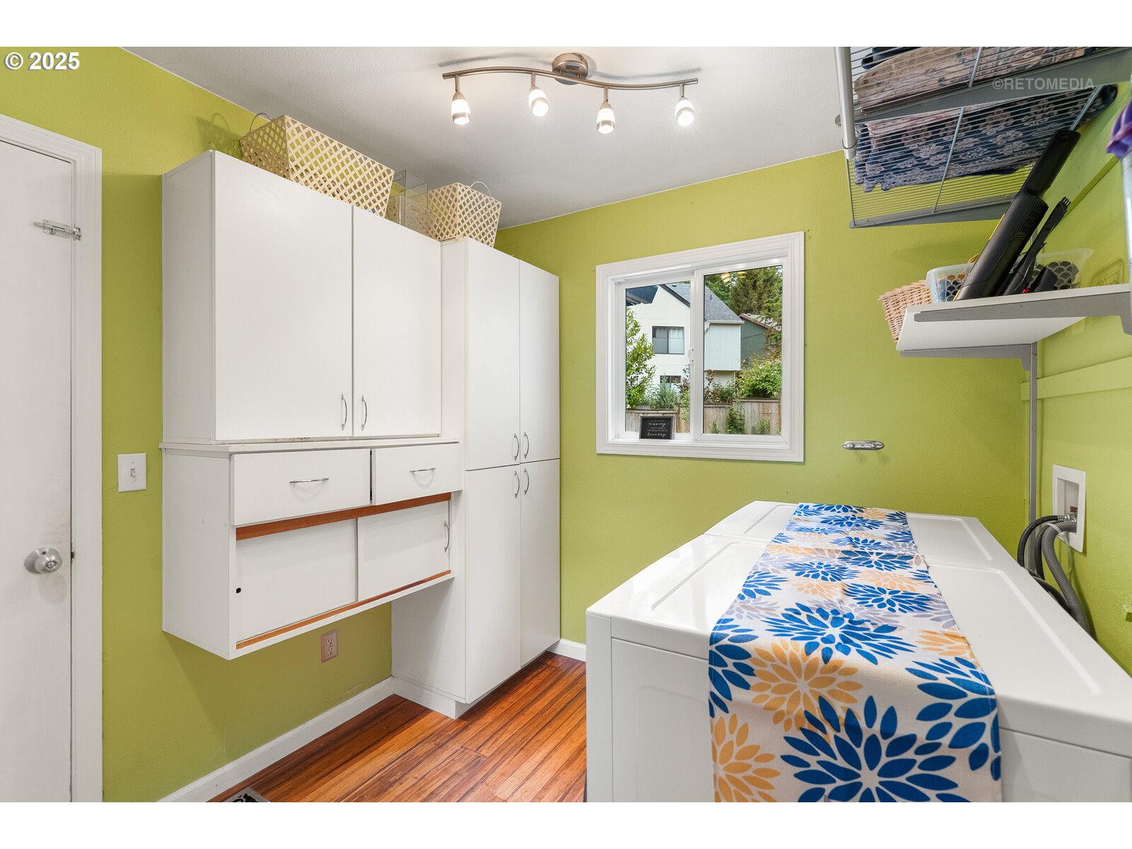 Portland, Oregon 97219, United States, 5 Bedrooms Bedrooms, ,3 BathroomsBathrooms,Residential,Active,131967