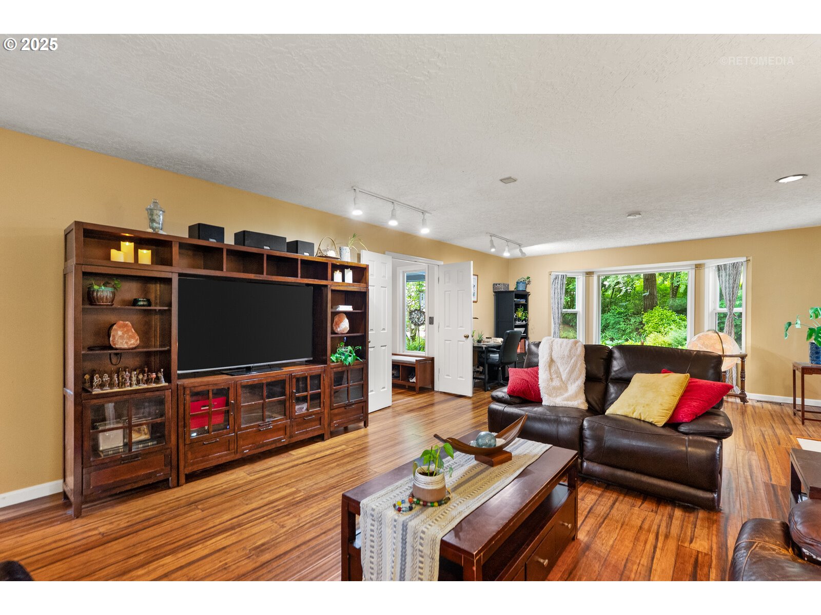 Portland, Oregon 97219, United States, 5 Bedrooms Bedrooms, ,3 BathroomsBathrooms,Residential,Active,131967