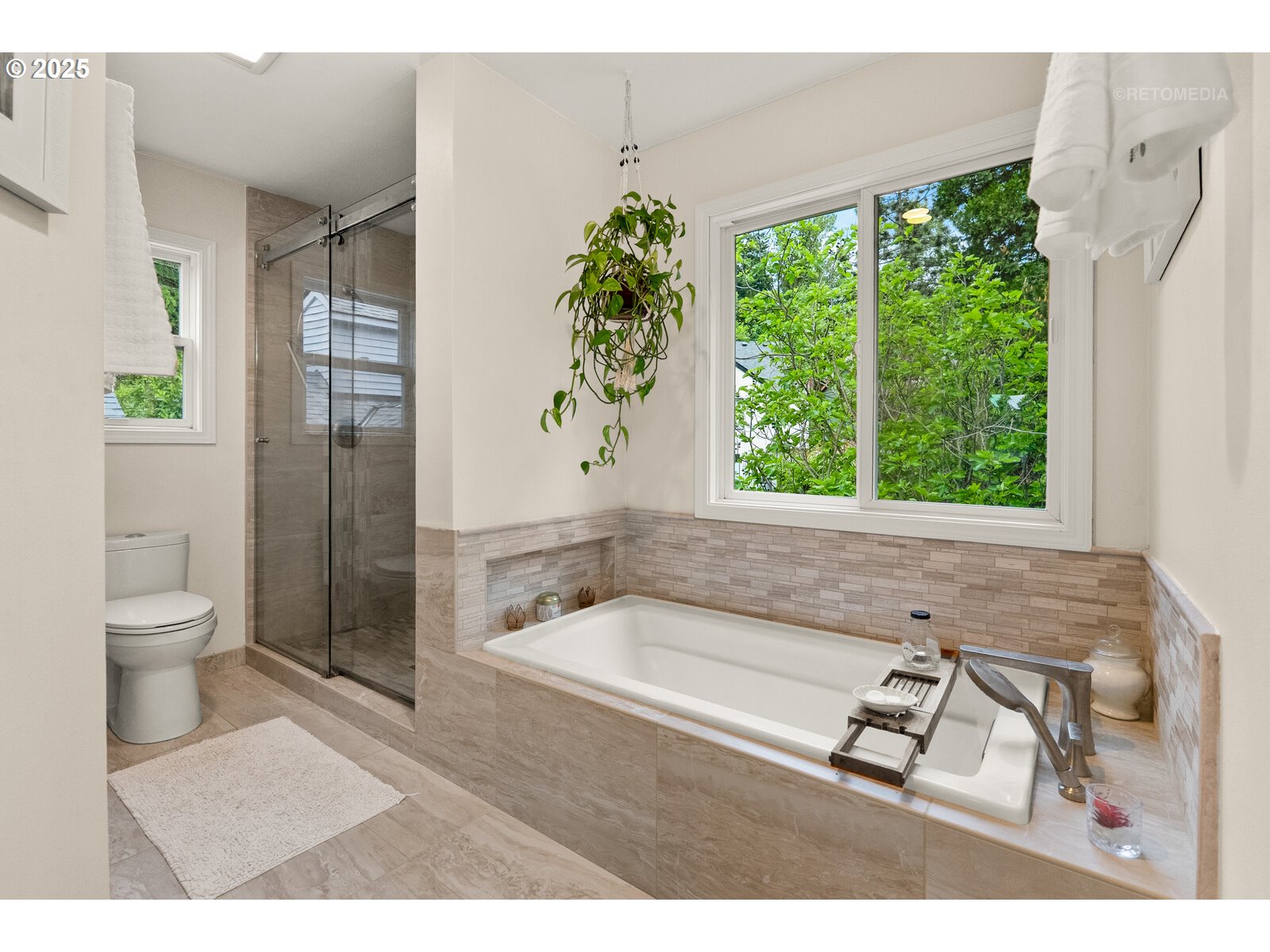 Portland, Oregon 97219, United States, 5 Bedrooms Bedrooms, ,3 BathroomsBathrooms,Residential,Active,131967