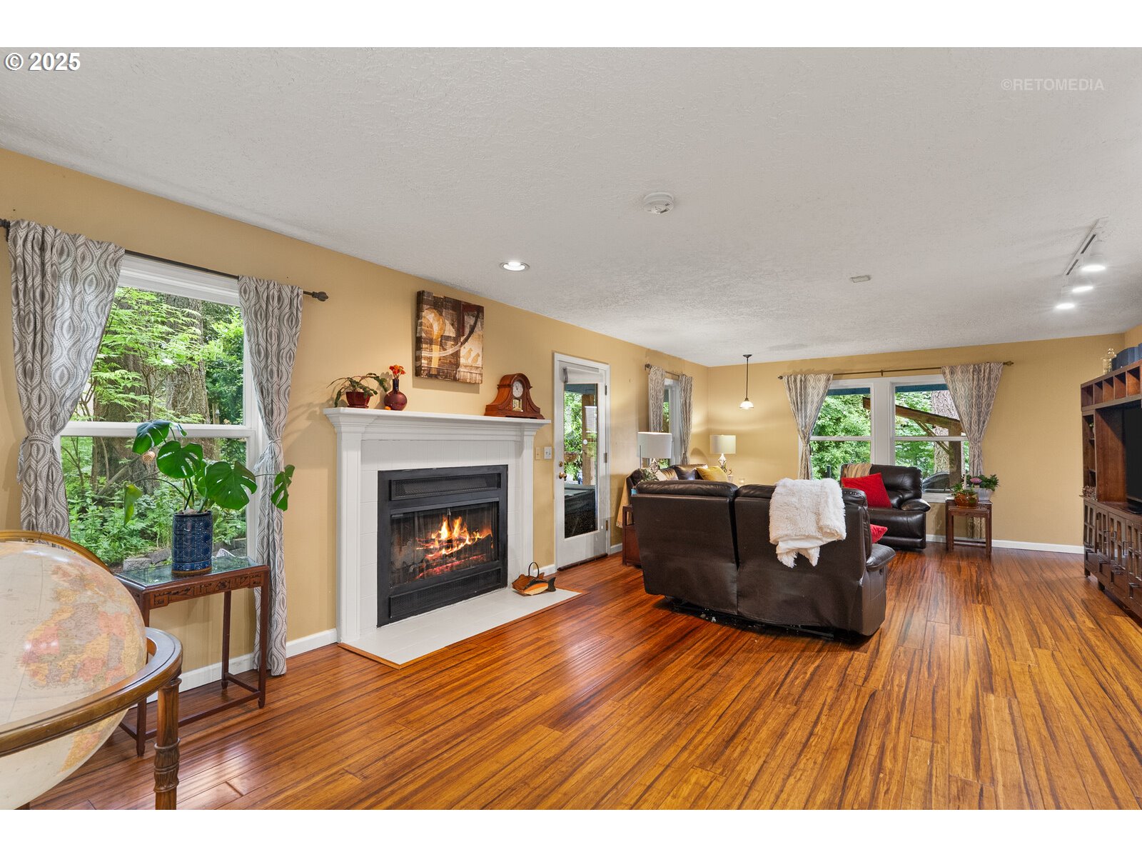 Portland, Oregon 97219, United States, 5 Bedrooms Bedrooms, ,3 BathroomsBathrooms,Residential,Active,131967