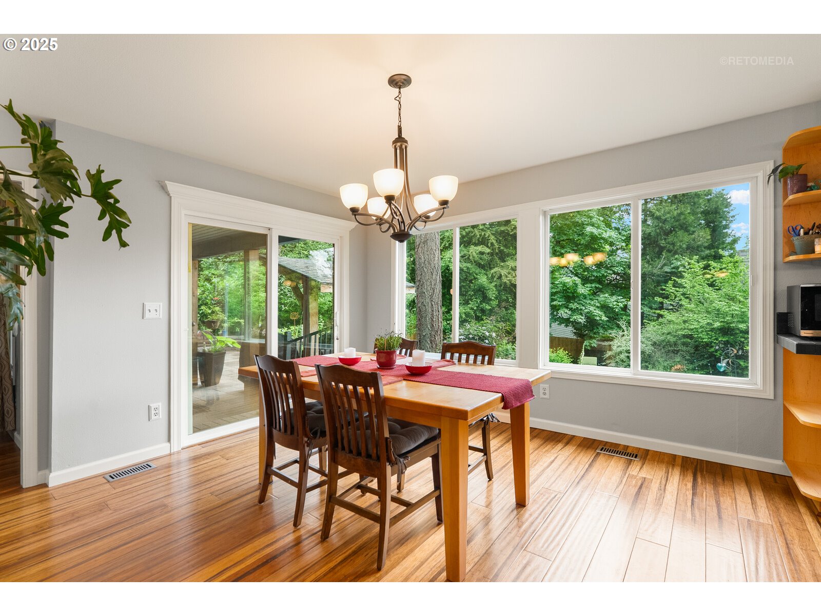 Portland, Oregon 97219, United States, 5 Bedrooms Bedrooms, ,3 BathroomsBathrooms,Residential,Active,131967