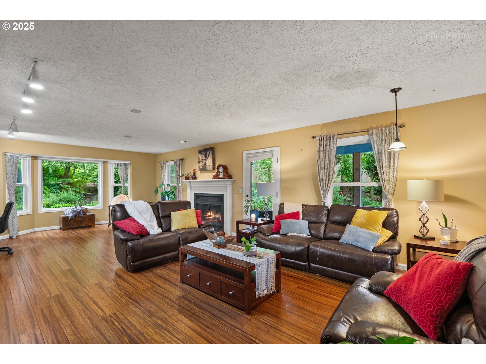 Portland, Oregon 97219, United States, 5 Bedrooms Bedrooms, ,3 BathroomsBathrooms,Residential,Active,131967