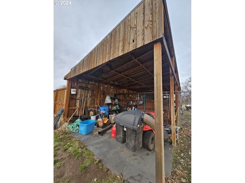 A home in Goldendale