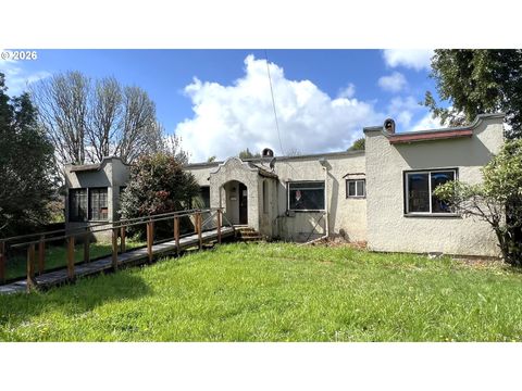 806 RAILROAD AVE Myrtle Point OR 97458