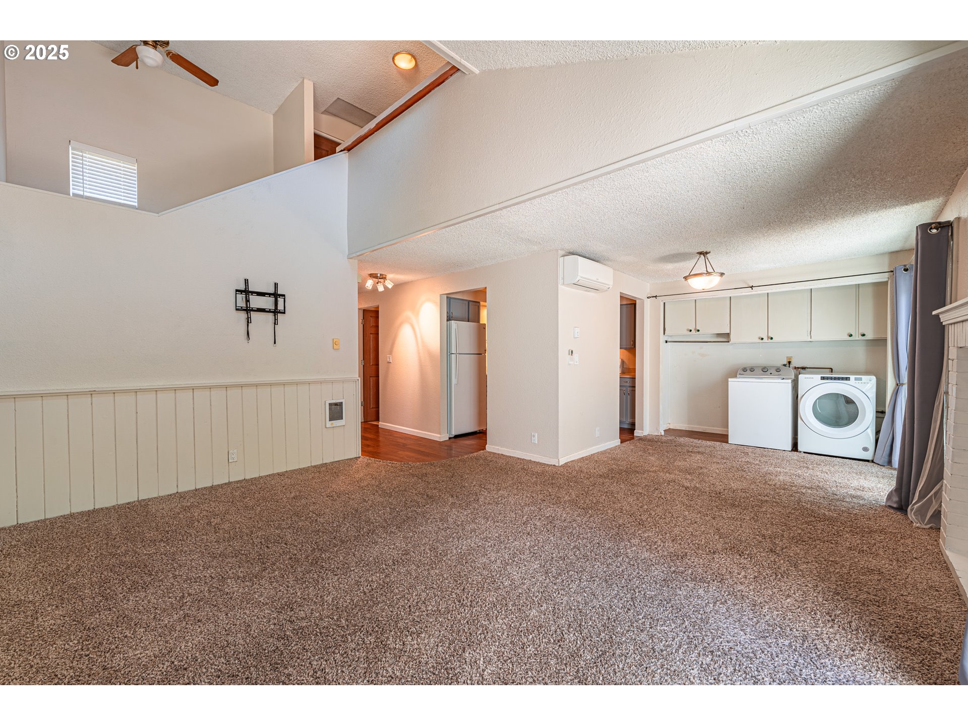 2111 HAWKINS LN
