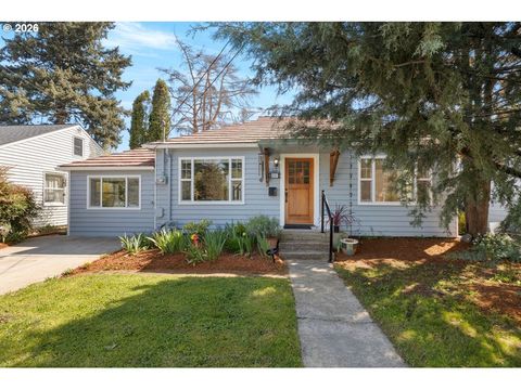 8260 N WAYLAND AVE Portland OR 97203