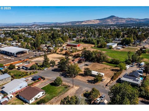 144 166 REAGER ST Medford OR 97501