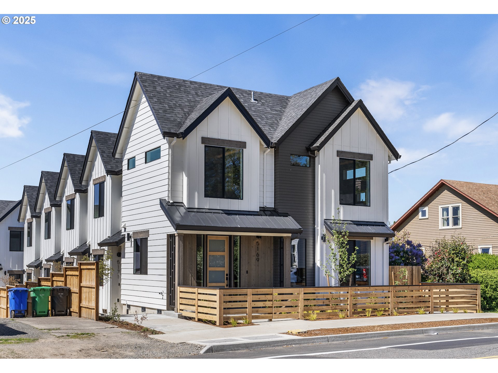 Photo 1 of 18 — 5183 SE 28TH AVE 8, Portland, OR 97202