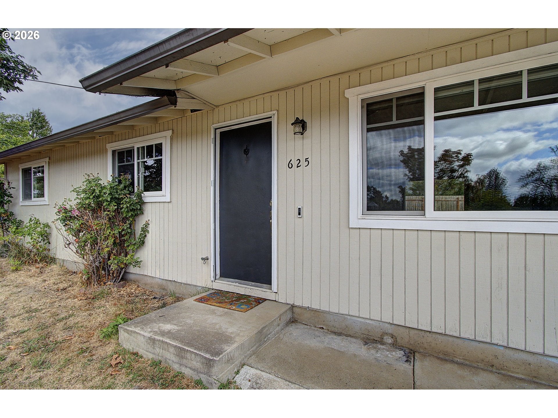 625 E ELM AVE
