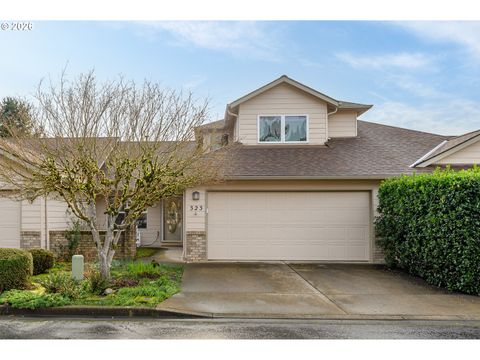 Photo of 323 NE Fircrest Pl, McMinnville, OR 97128 (MLS # 233974300)