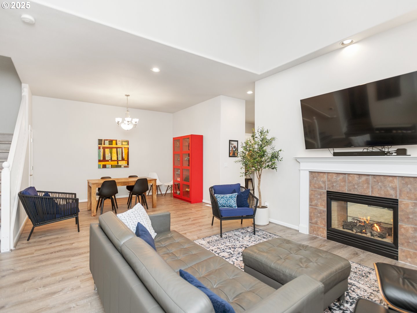 4932 MULHOLLAND DR