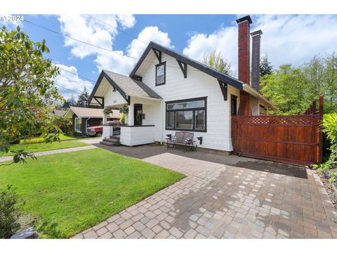 2558 LIBERTY ST North Bend OR 97459