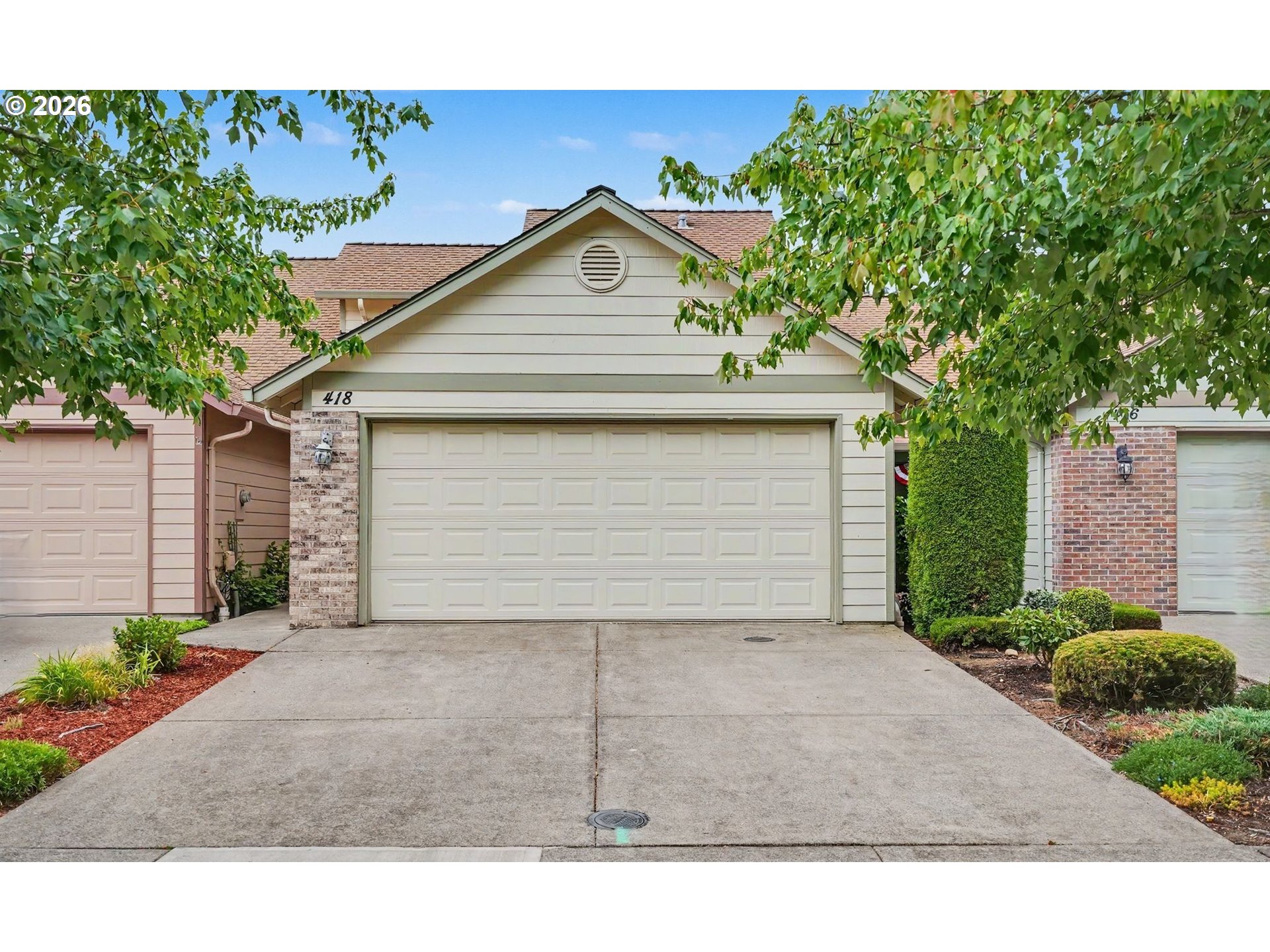 418 WALNUT WAY