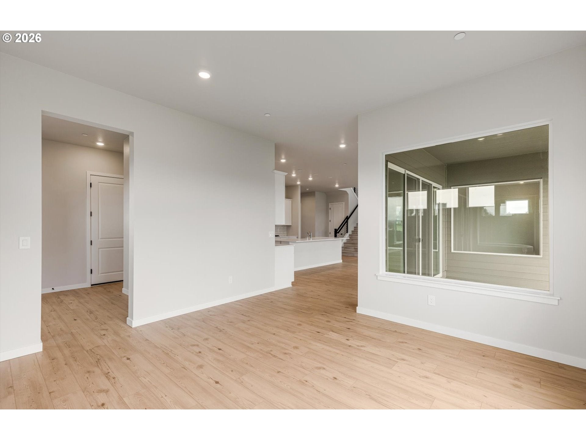 405 W HOLLY CIR