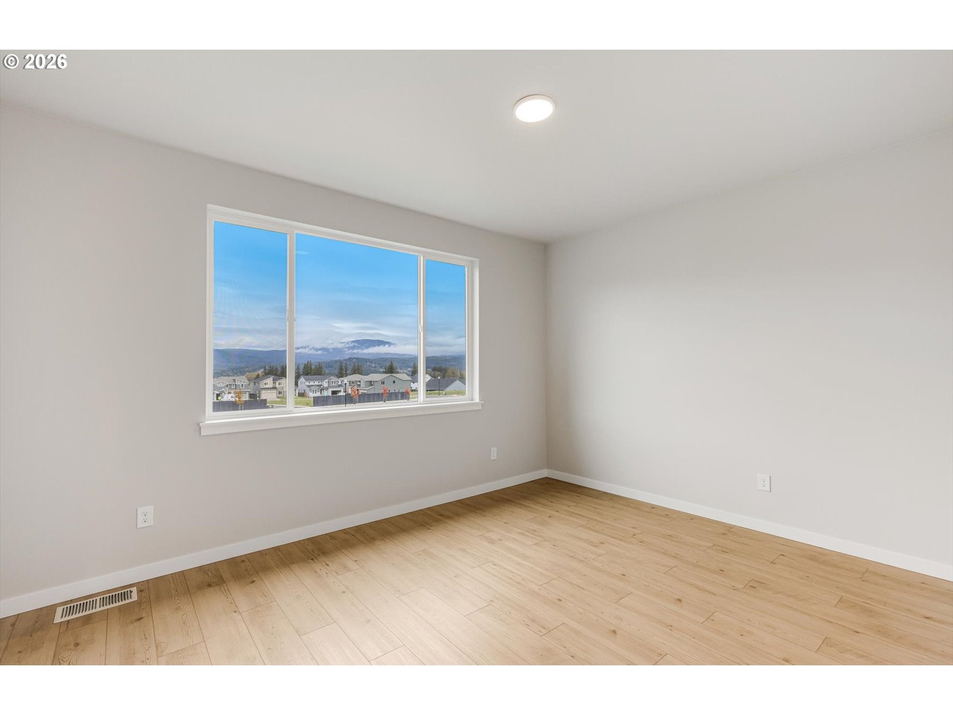 405 W HOLLY CIR