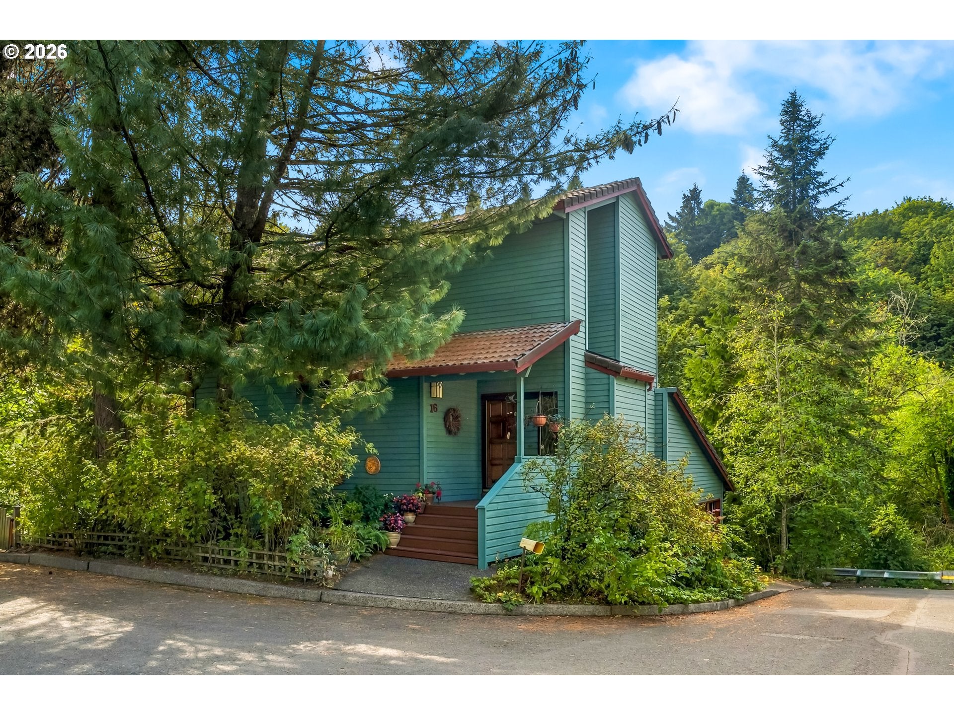 16 SW CANBY ST