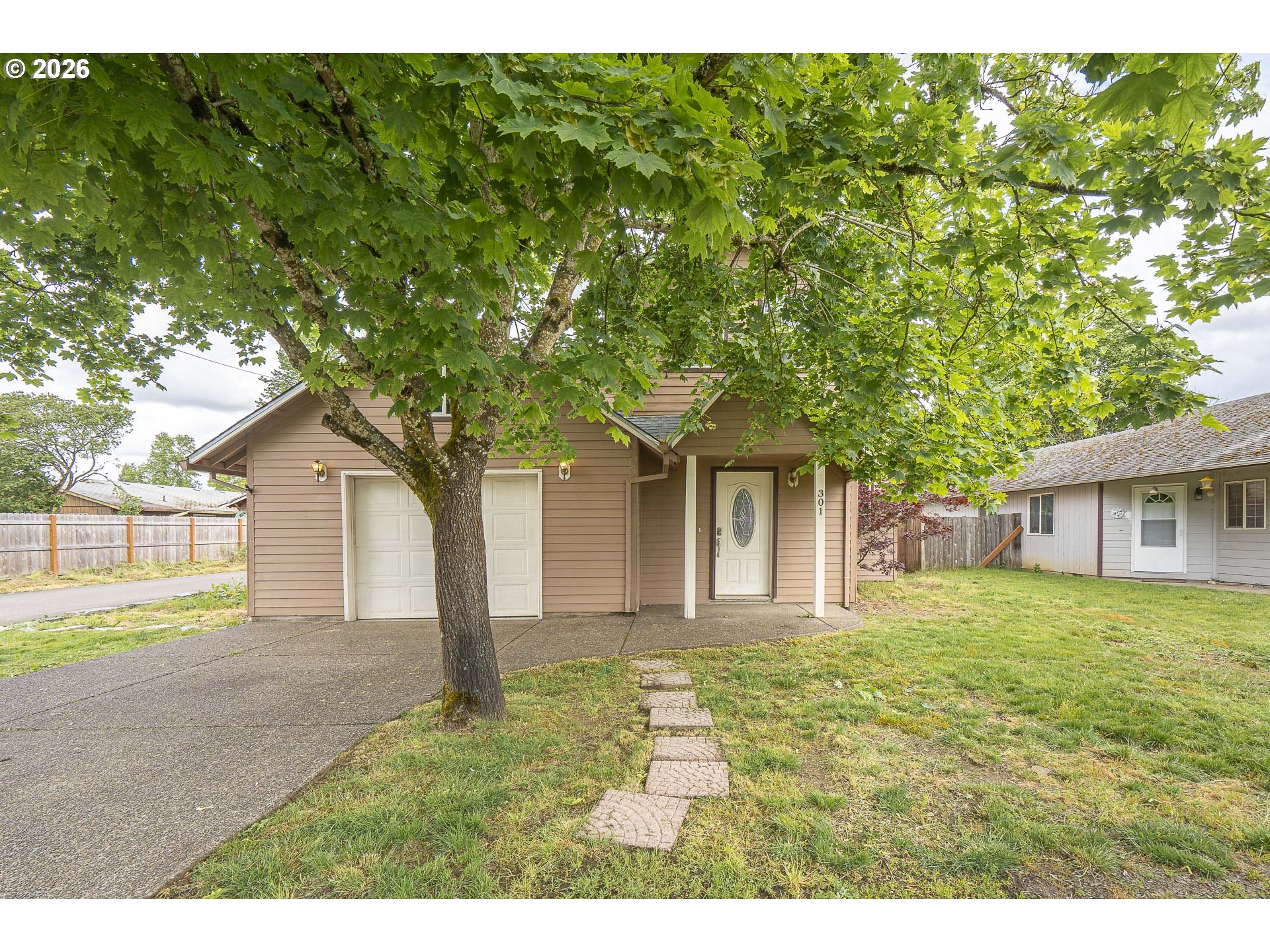 301 FLOWER LN