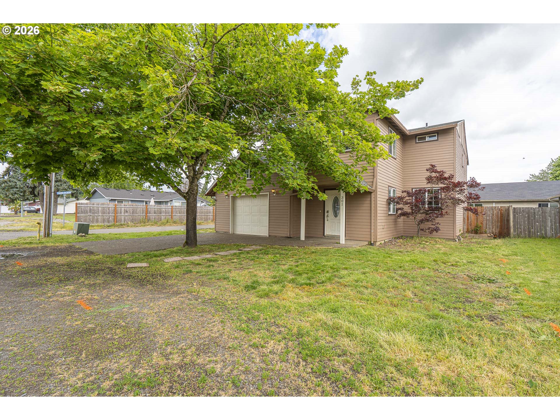 301 FLOWER LN