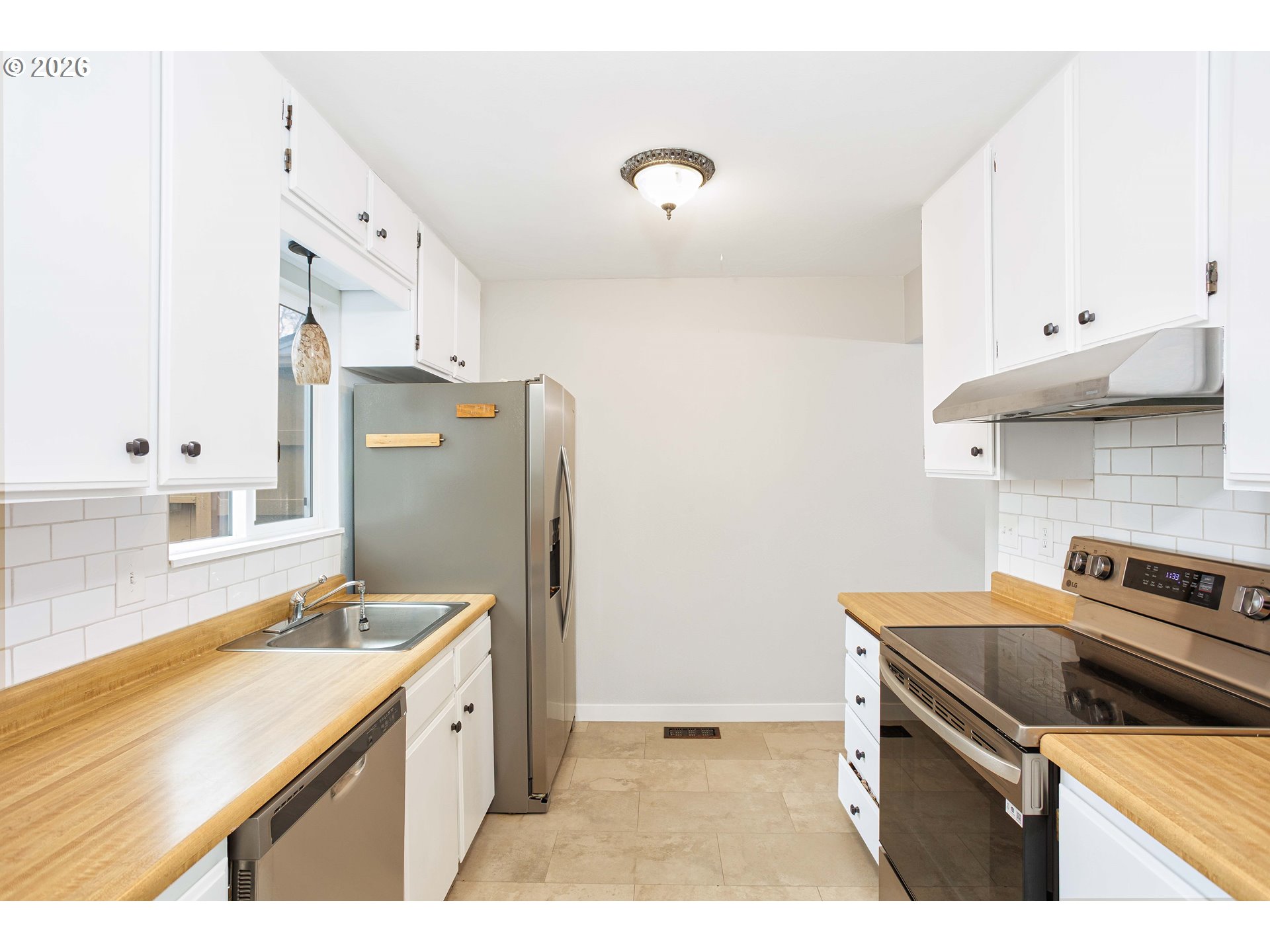 17582 NW ROLLING HILL LN