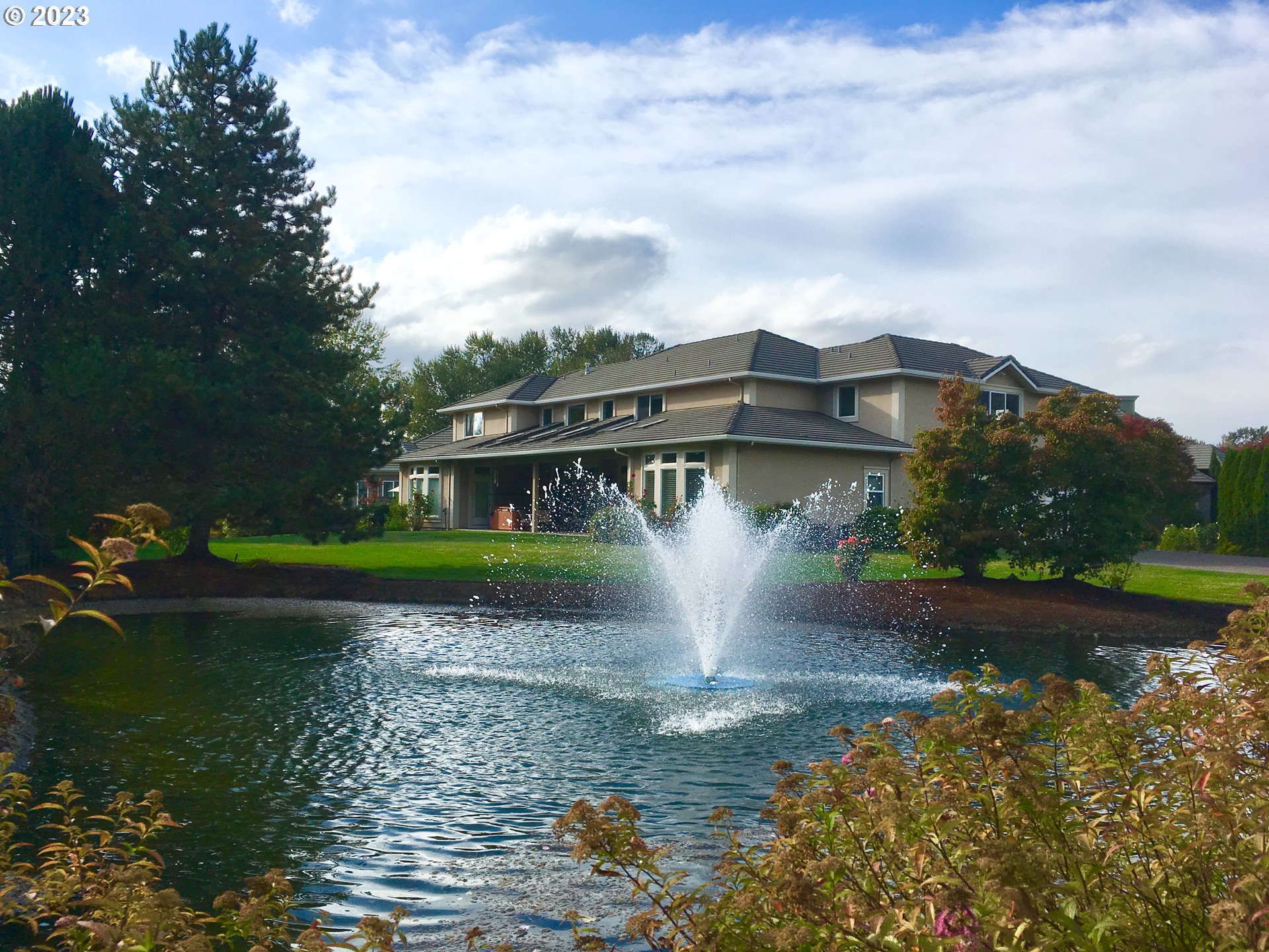 3338 LAKESIDE DR