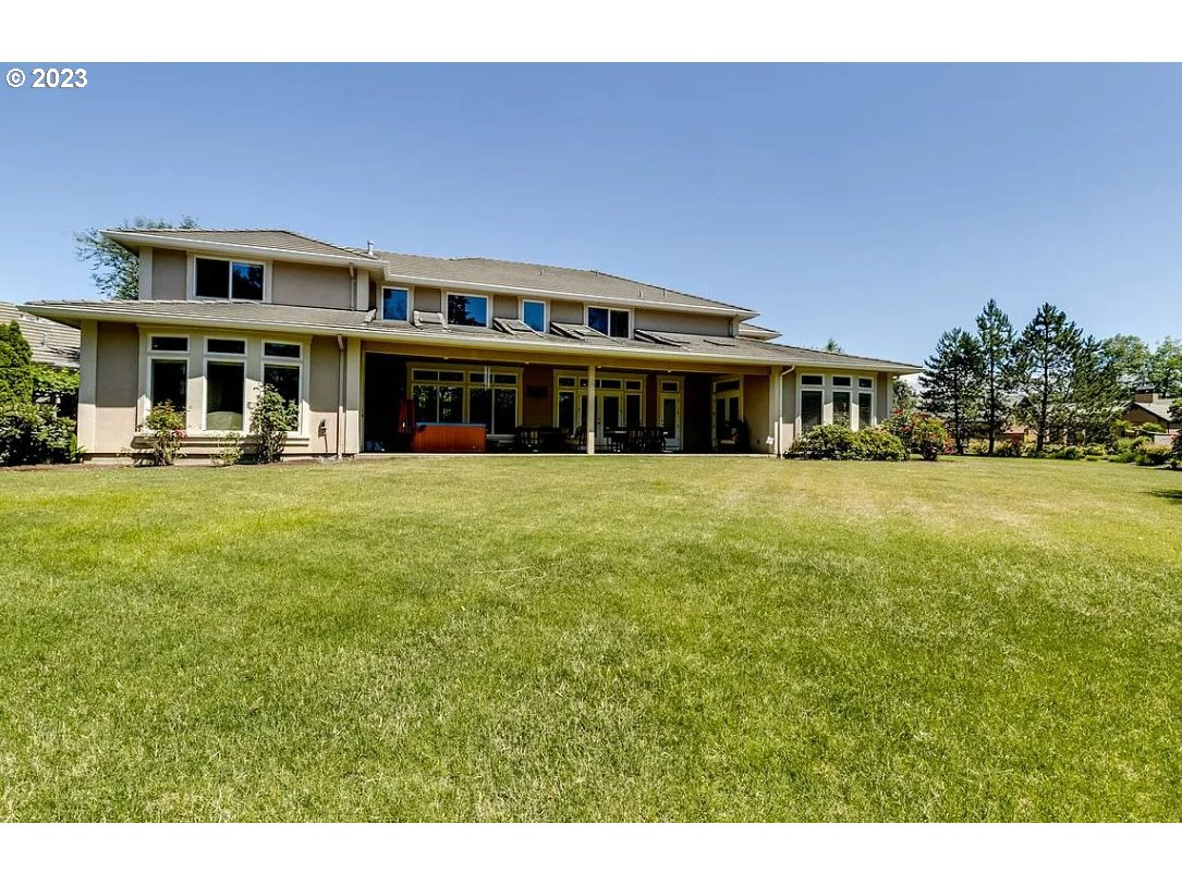 3338 LAKESIDE DR