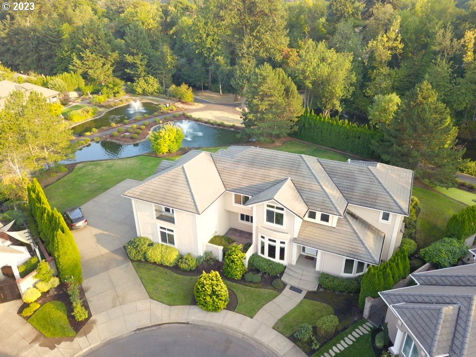 3338 LAKESIDE DR