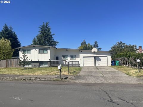 Photo of 1021 NE 195th Ave, Portland, OR 97230 (MLS # 624254518)