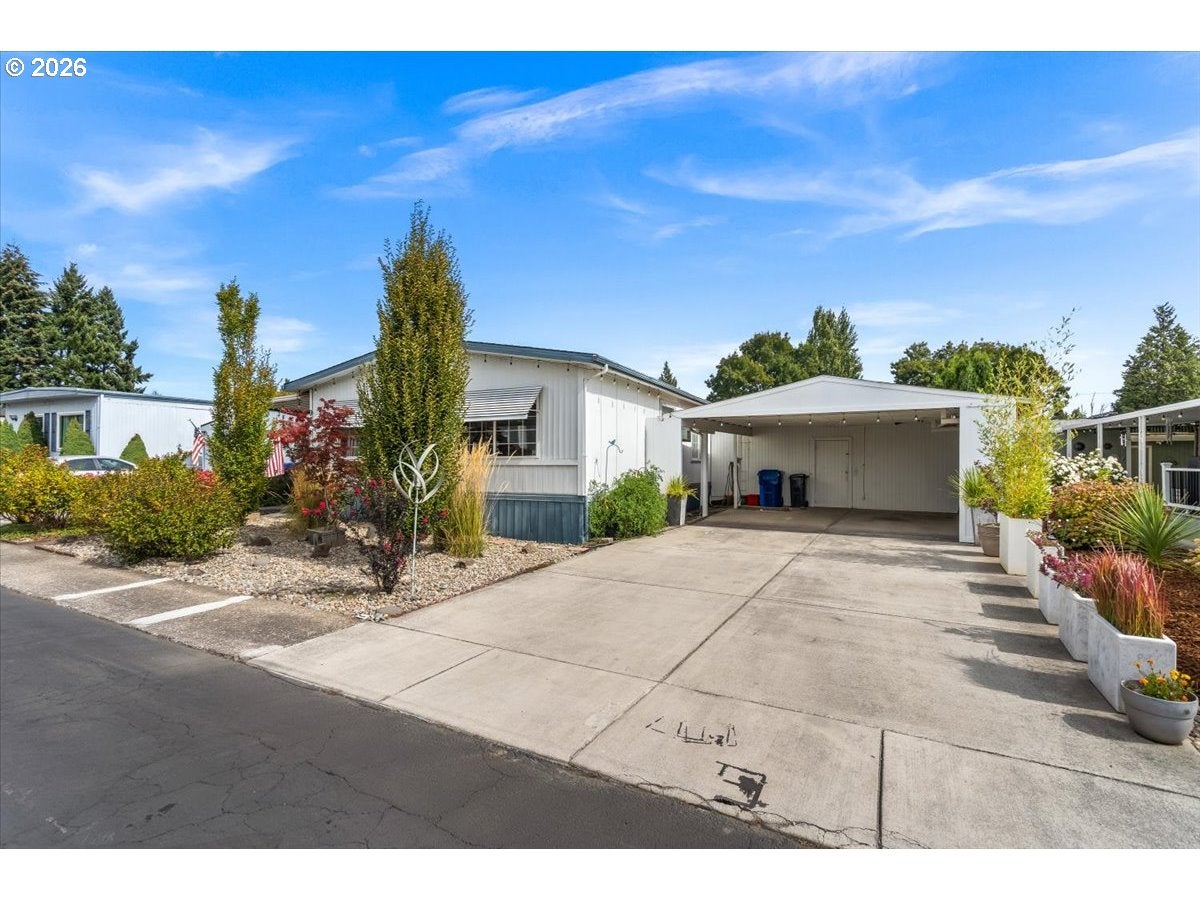 1055 N LOCKHAVEN DR