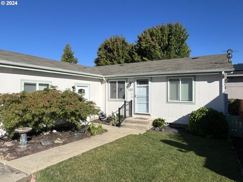 A home in Roseburg