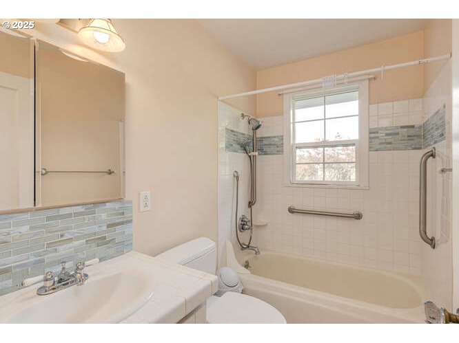 Newberg, Oregon 97132, United States, 2 Bedrooms Bedrooms, ,2 BathroomsBathrooms,Residential,Active,235411