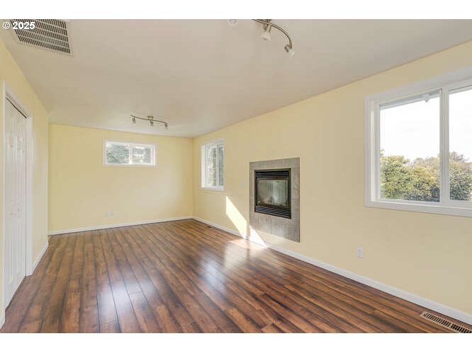 Newberg, Oregon 97132, United States, 2 Bedrooms Bedrooms, ,2 BathroomsBathrooms,Residential,Active,235411