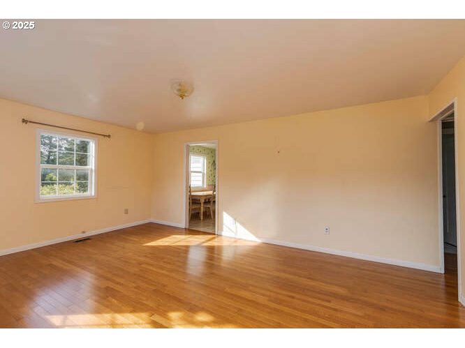 Newberg, Oregon 97132, United States, 2 Bedrooms Bedrooms, ,2 BathroomsBathrooms,Residential,Active,235411