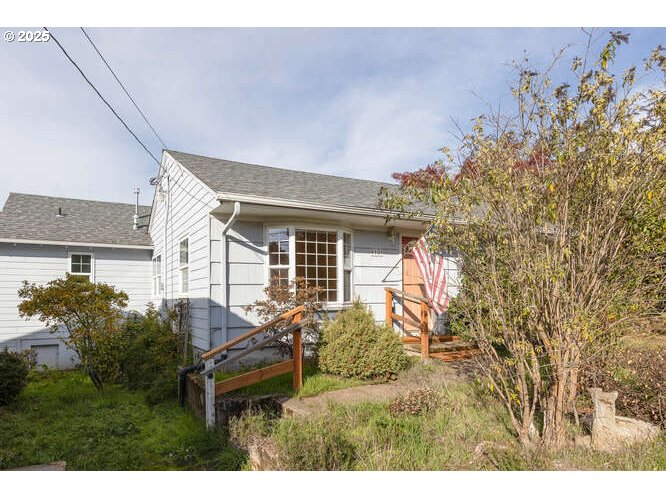 Newberg, Oregon 97132, United States, 2 Bedrooms Bedrooms, ,2 BathroomsBathrooms,Residential,Active,235411