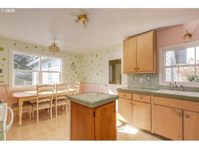 Newberg, Oregon 97132, United States, 2 Bedrooms Bedrooms, ,2 BathroomsBathrooms,Residential,Active,235411